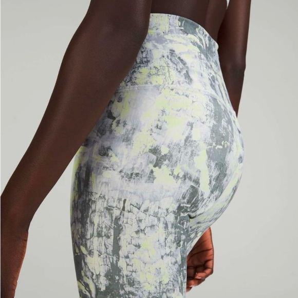 Lululemon size 6 Wunder Train high rise tights Everlux - Picture 6 of 10